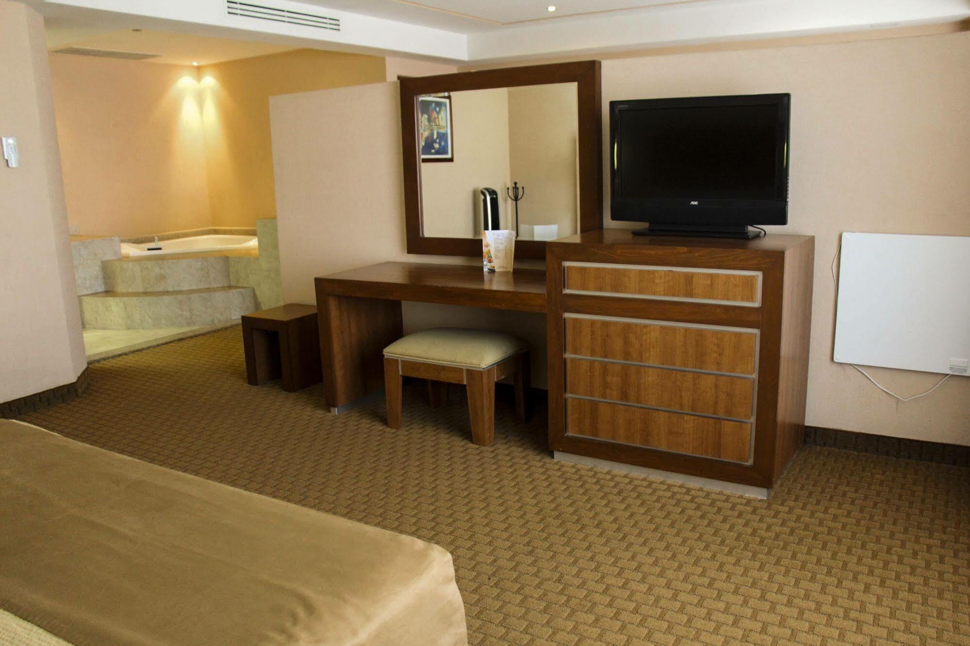 Hotel Soleil Business Class Celaya 外观 照片